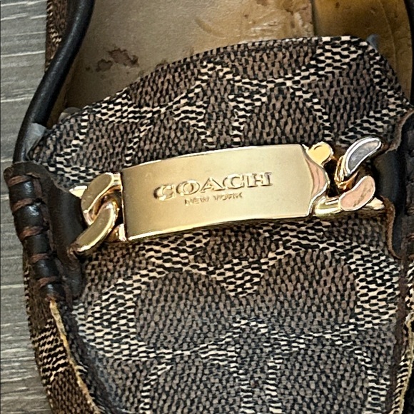 Coach Women's Patterned Brown Loafers with Gold Accent size 7.5 - Picture 2 of 6